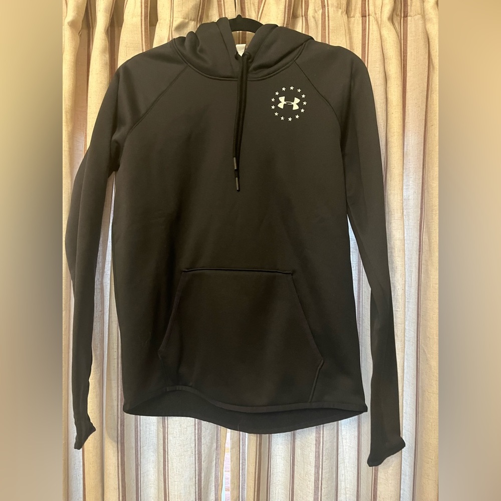Women’s cold wear under armor sweatshirt with thumb holes freedom edition